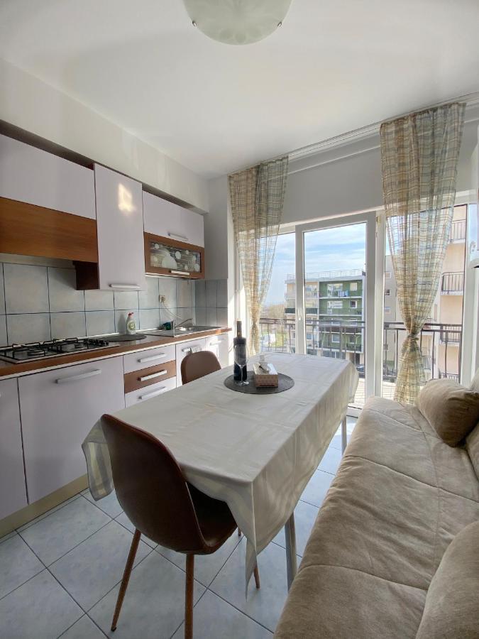 Cozy Apartment 2 Bedroom Private Parking Cluj-Napoca Exterior photo